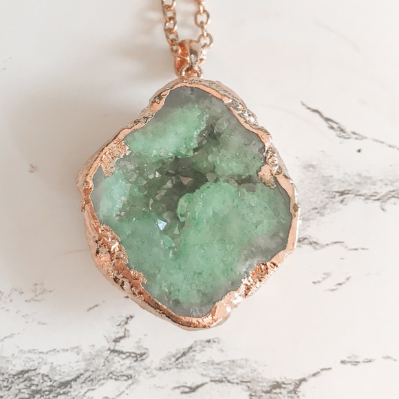 Gold Plated Genuine Mint Agate Crystal Necklace - Picture 3 of 6